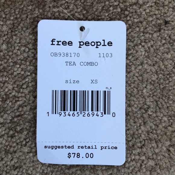 CLEARANCE - FREE PEOPLE Oversized crop top - Picture 7 of 7